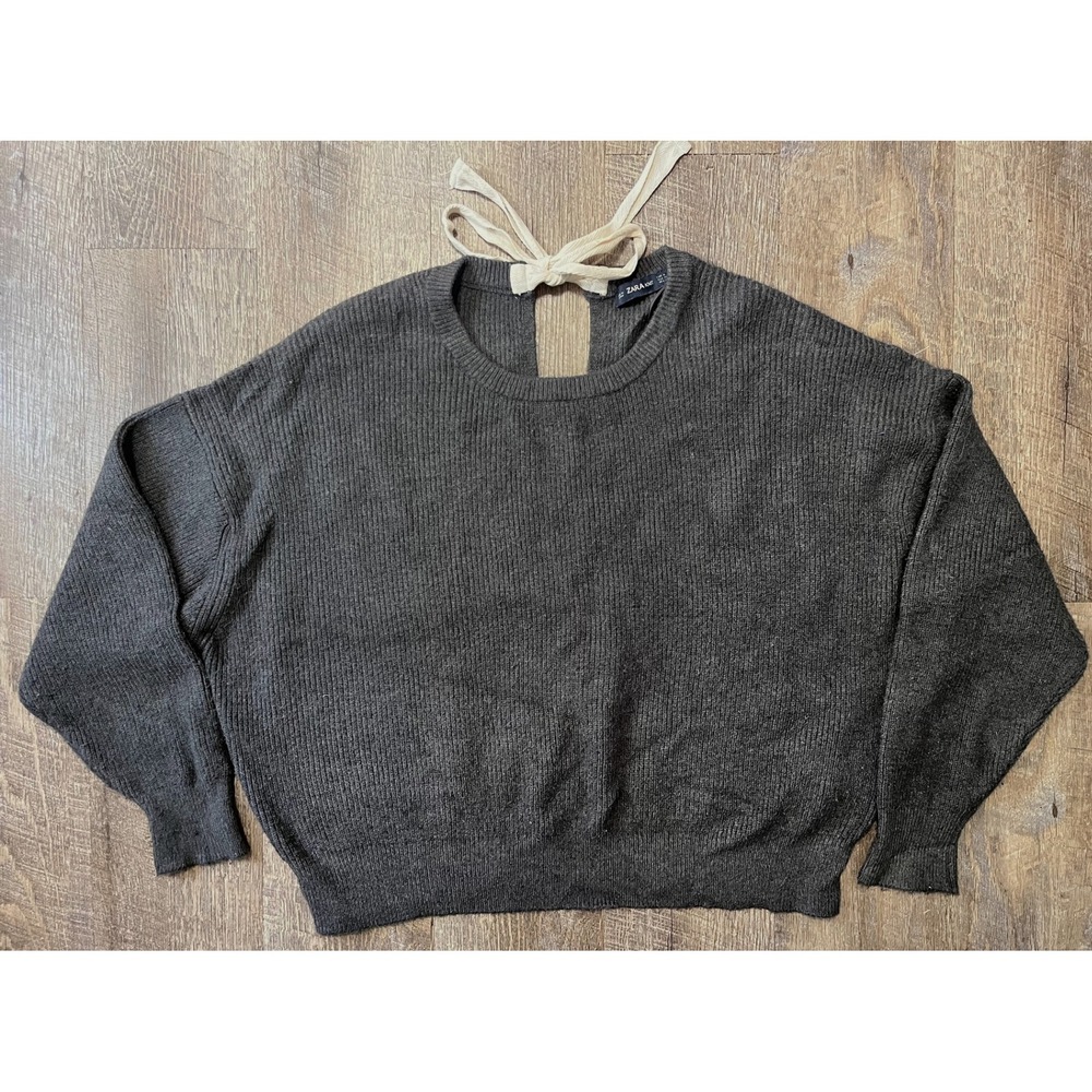 Zara Gray Sweater with keyhole and tie/bow size M‎